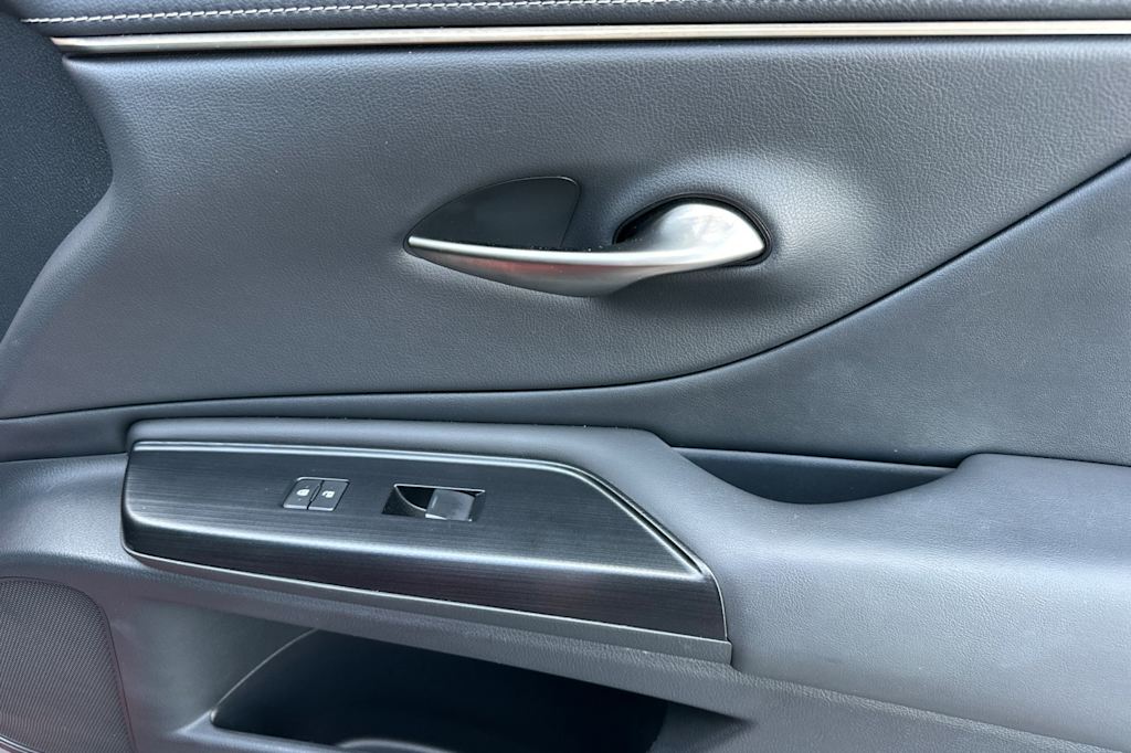 Thumbnail: 2020 Lexus ES - 24