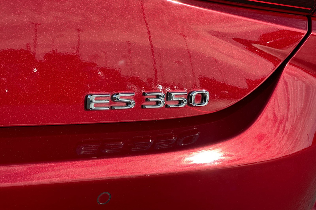 Thumbnail: 2020 Lexus ES - 7