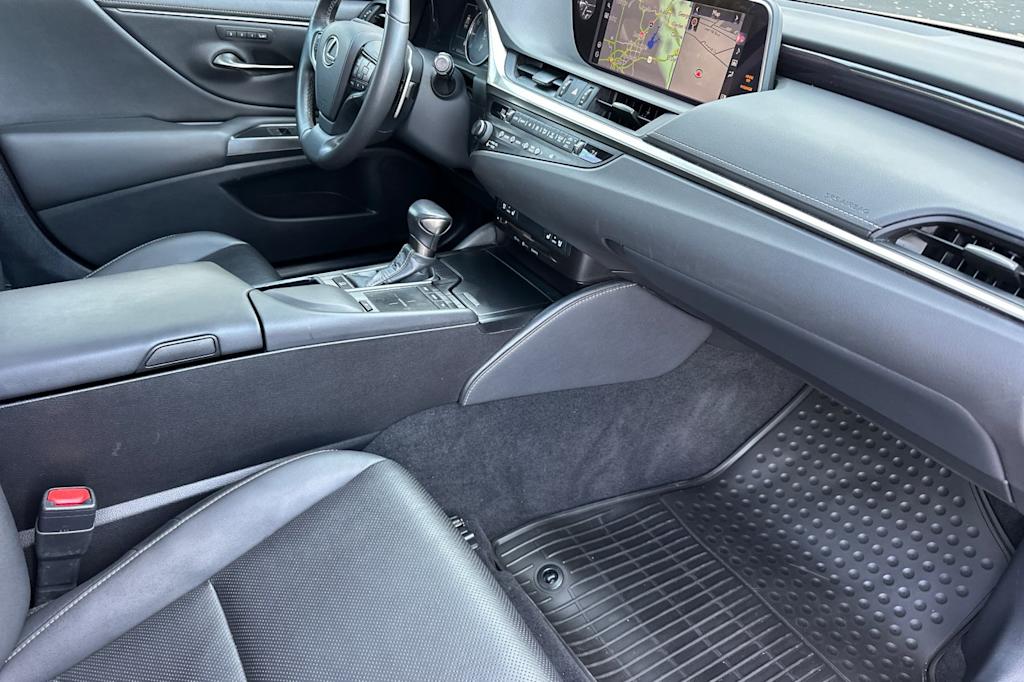 Thumbnail: 2020 Lexus ES - 13