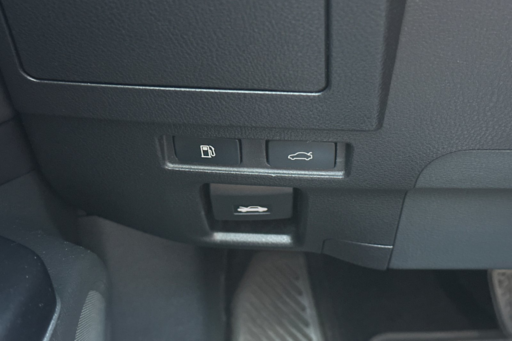 Thumbnail: 2020 Lexus ES - 33