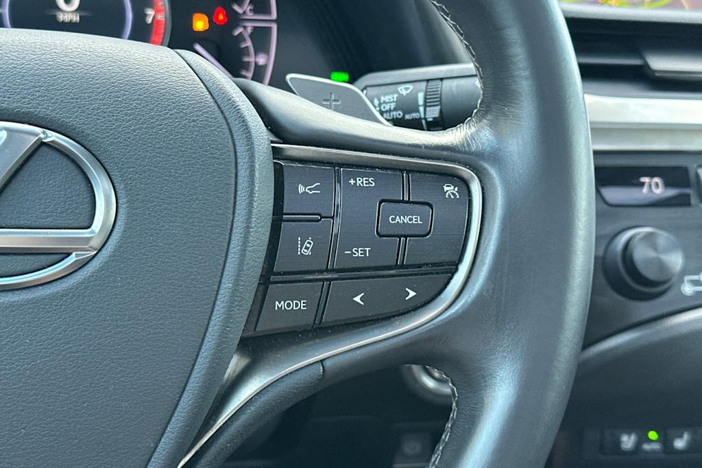 Thumbnail: 2020 Lexus ES - 31