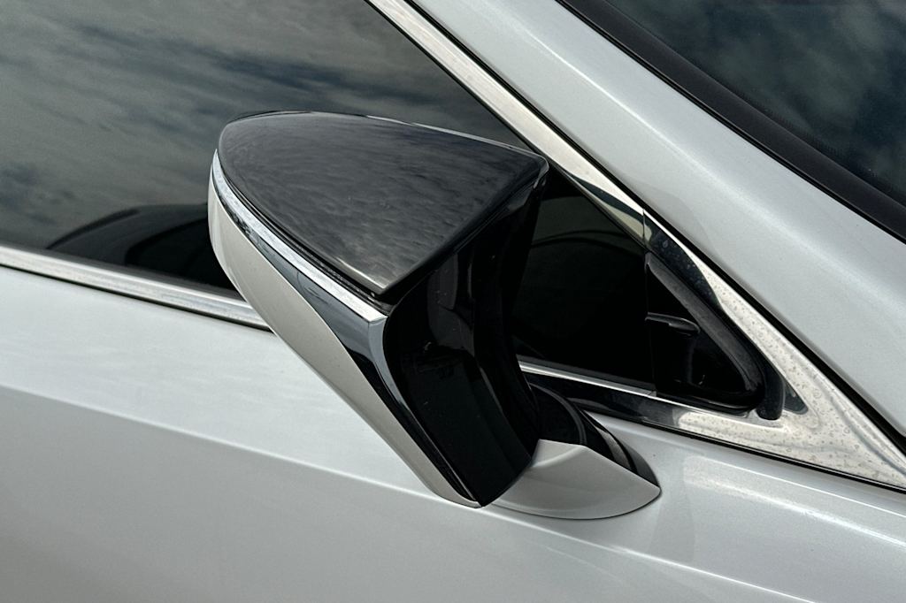 Thumbnail: 2023 Lexus ES - 8