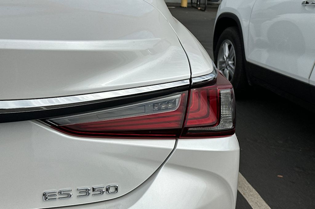 Thumbnail: 2023 Lexus ES - 17