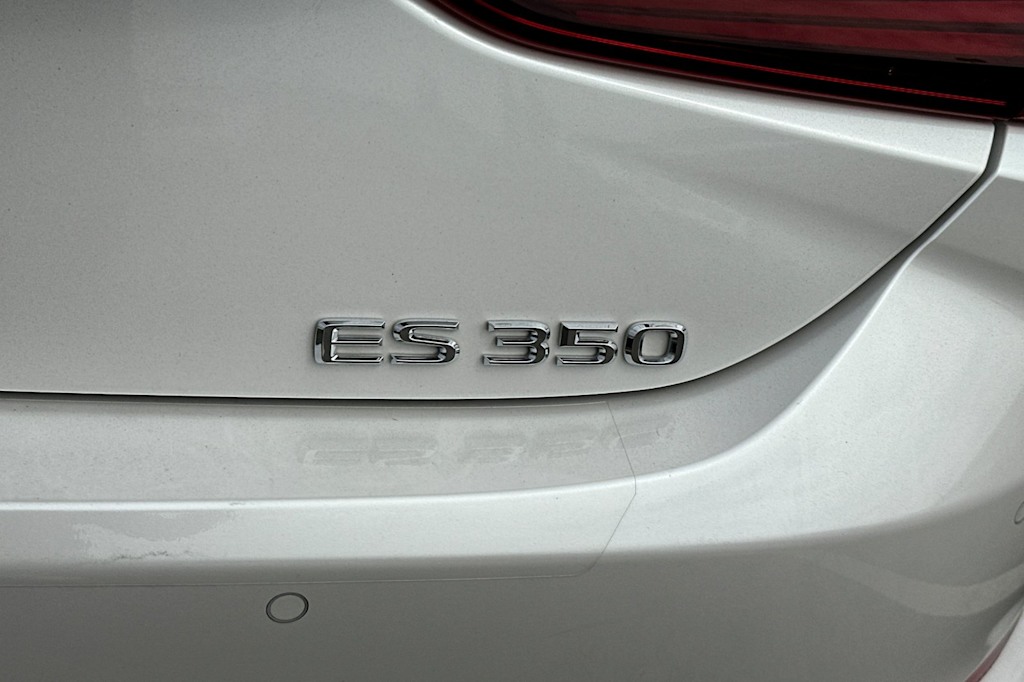 Thumbnail: 2023 Lexus ES - 11