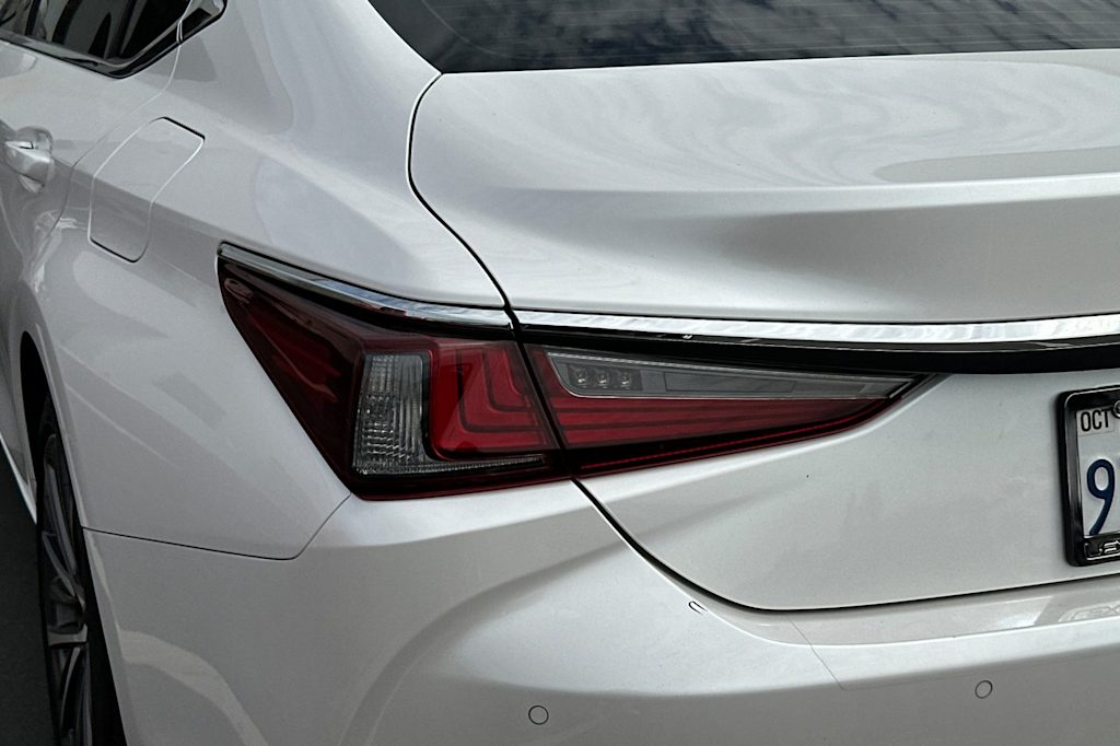 Thumbnail: 2023 Lexus ES - 16