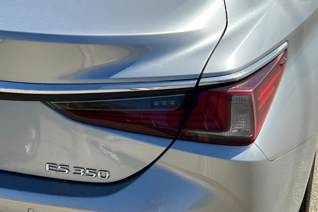 Thumbnail: 2023 Lexus ES - 17