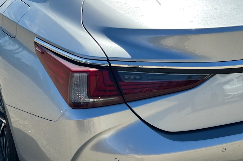 Thumbnail: 2023 Lexus ES - 15