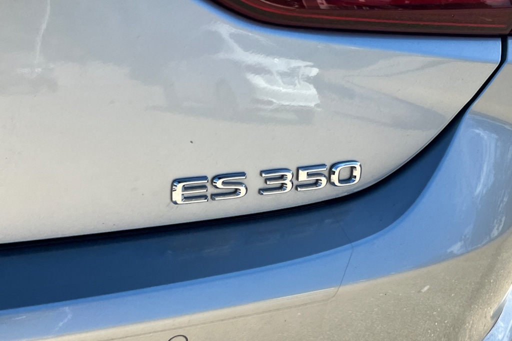 Thumbnail: 2023 Lexus ES - 5