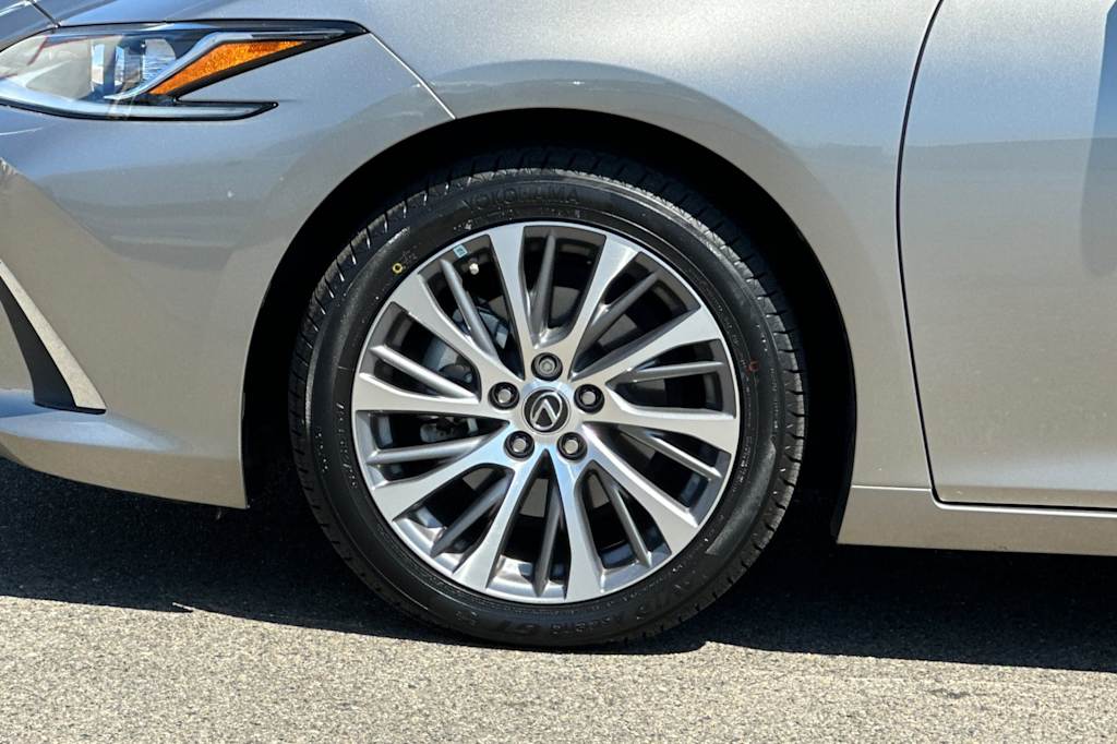 Thumbnail: 2021 Lexus ES - 8