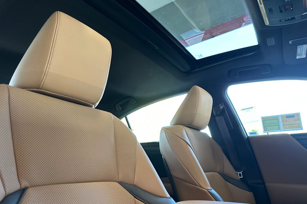 Thumbnail: 2021 Lexus ES - 23