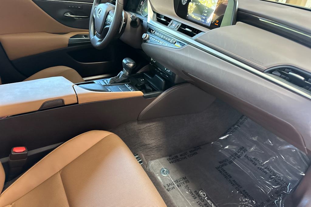 Thumbnail: 2021 Lexus ES - 12