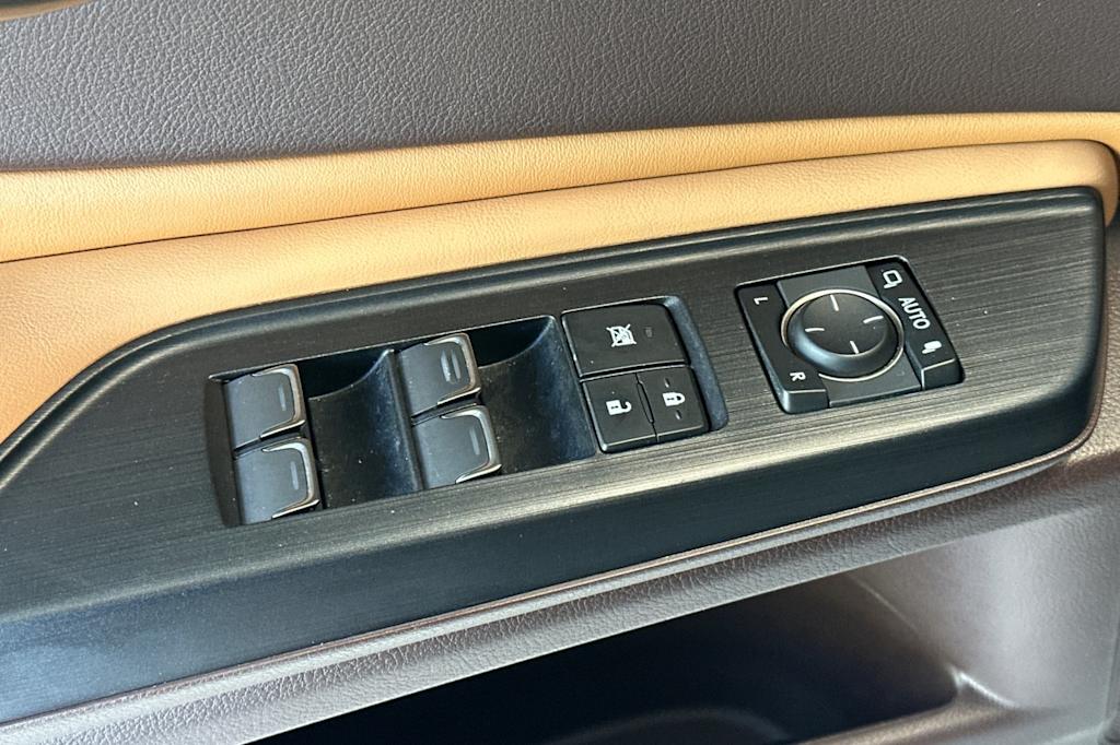 Thumbnail: 2021 Lexus ES - 21