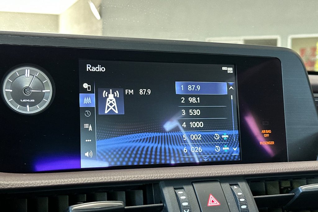Thumbnail: 2021 Lexus ES - 13