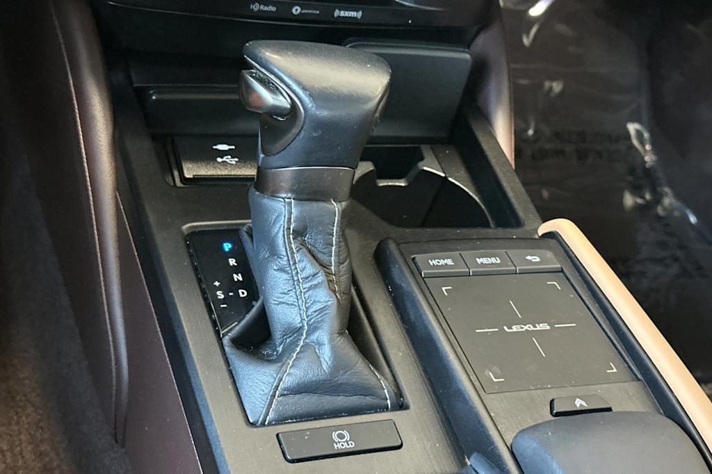 Thumbnail: 2021 Lexus ES - 14