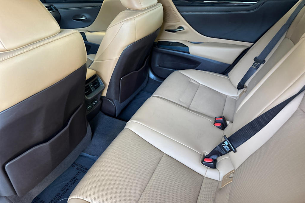 Thumbnail: 2021 Lexus ES - 10