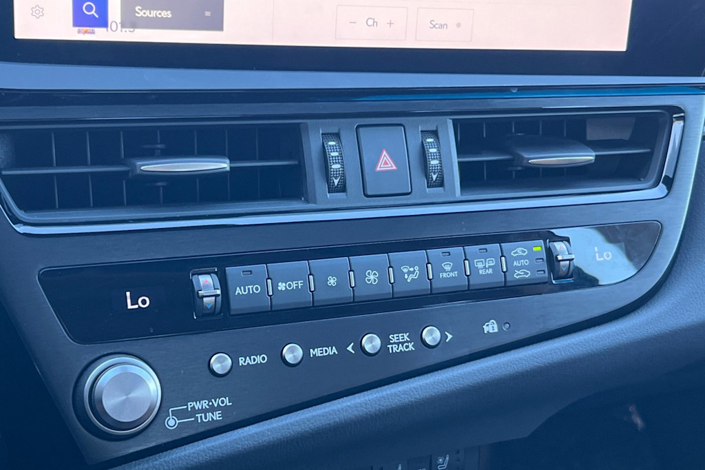 Thumbnail: 2024 Lexus ES - 25