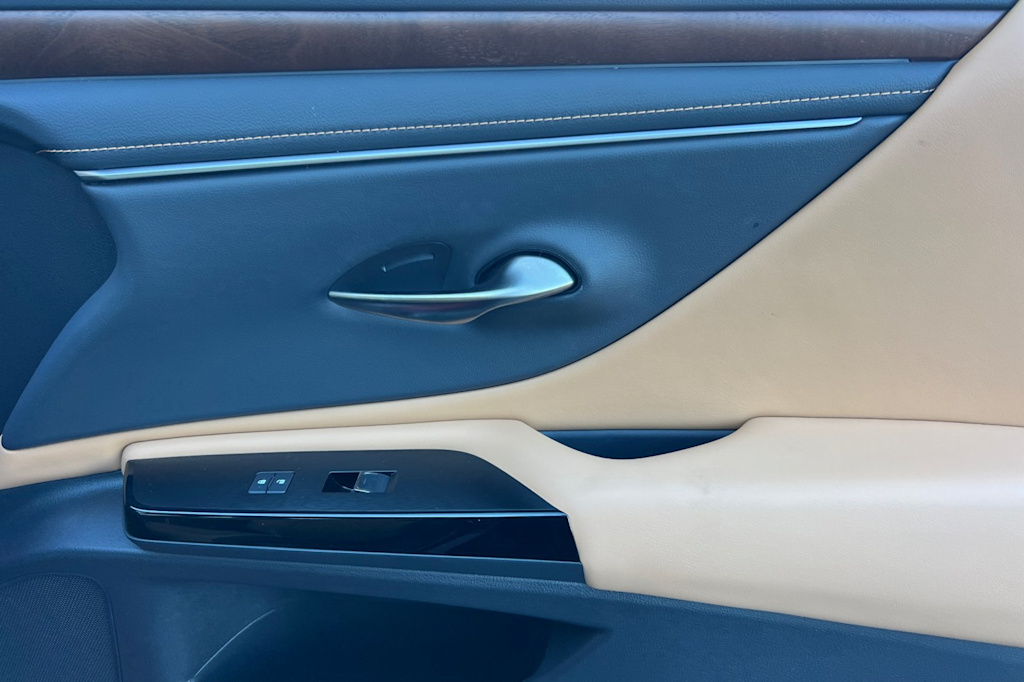 Thumbnail: 2024 Lexus ES - 23