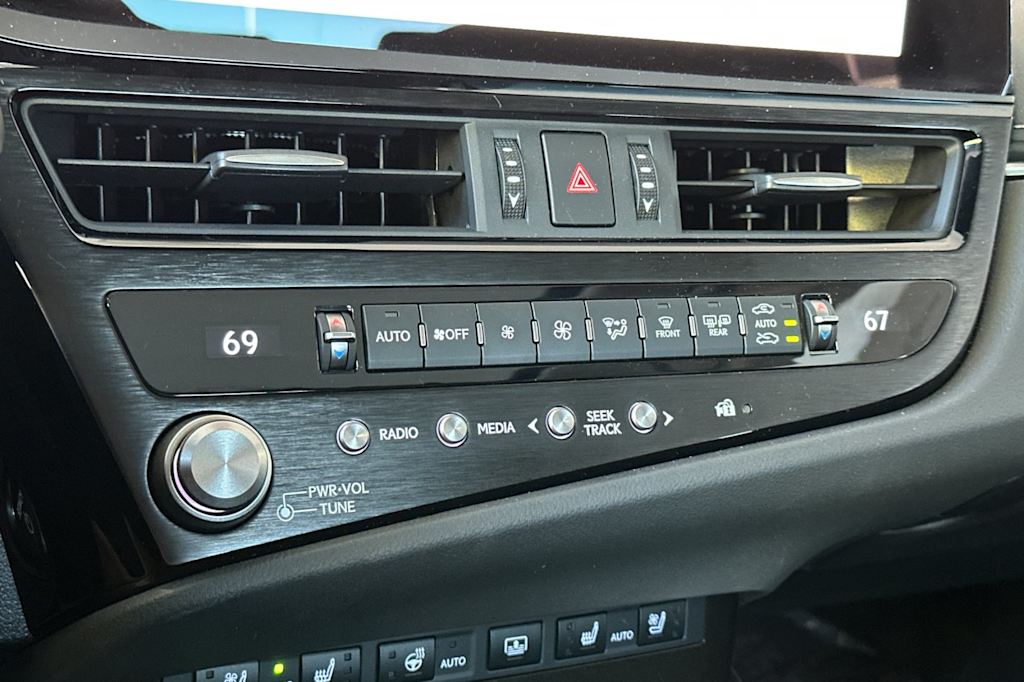 Thumbnail: 2024 Lexus ES - 26