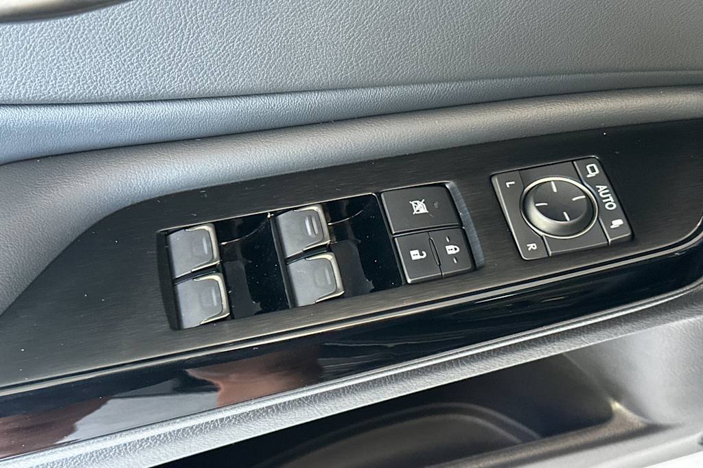 Thumbnail: 2024 Lexus ES - 21