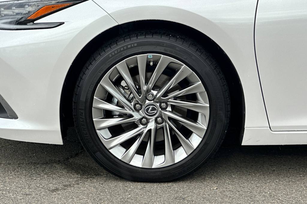 Thumbnail: 2023 Lexus ES - 8