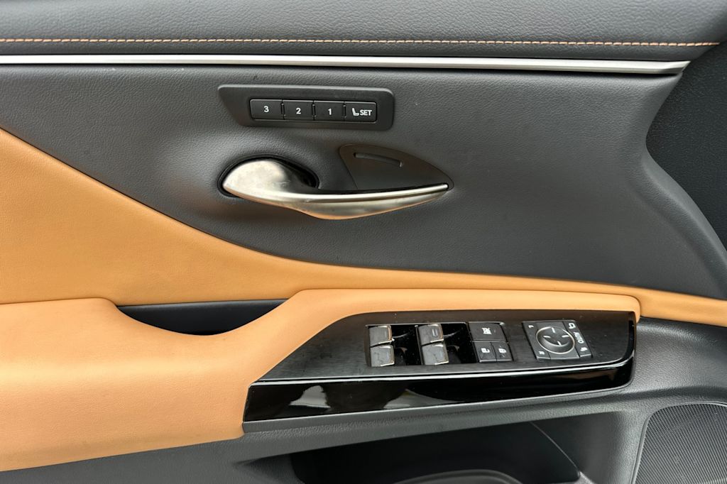 Thumbnail: 2023 Lexus ES - 20