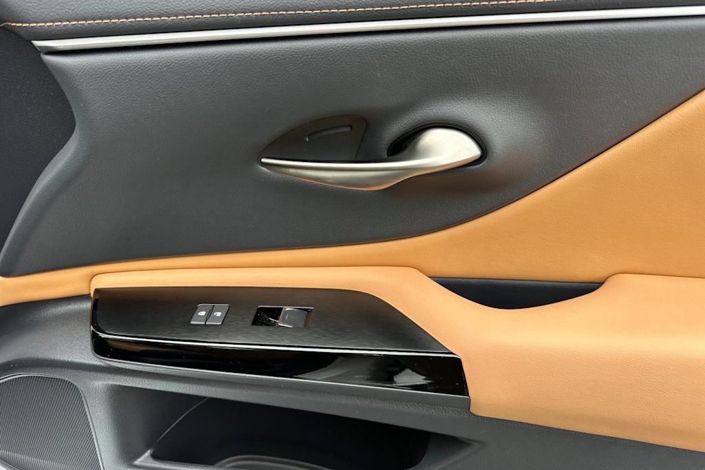 Thumbnail: 2023 Lexus ES - 24