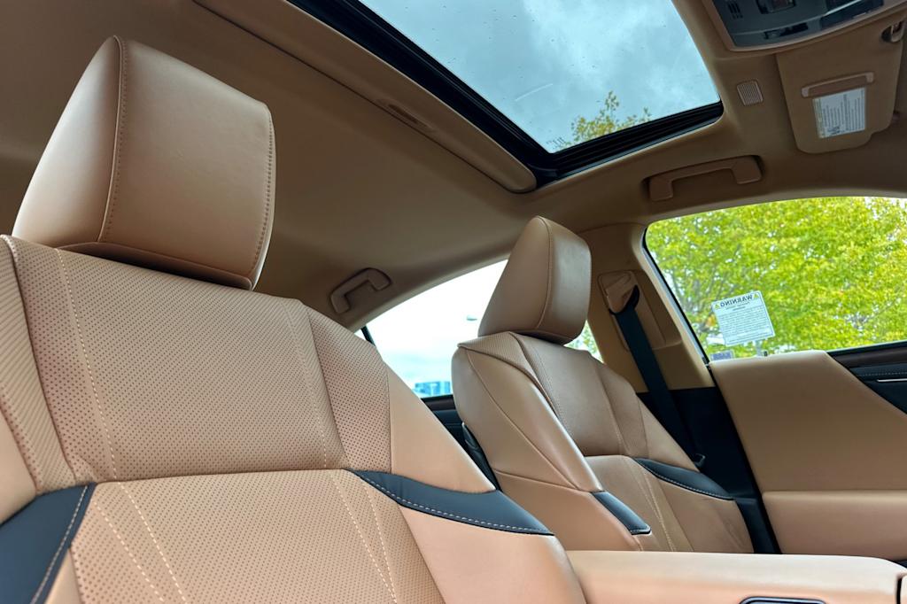 Thumbnail: 2023 Lexus ES - 23