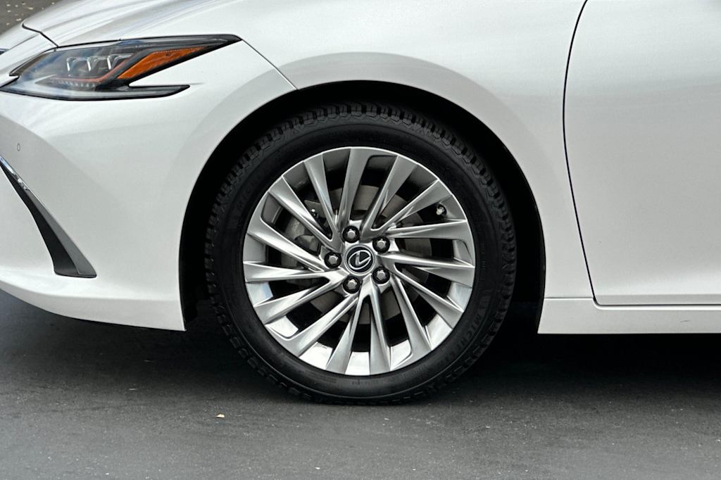Thumbnail: 2021 Lexus ES - 8