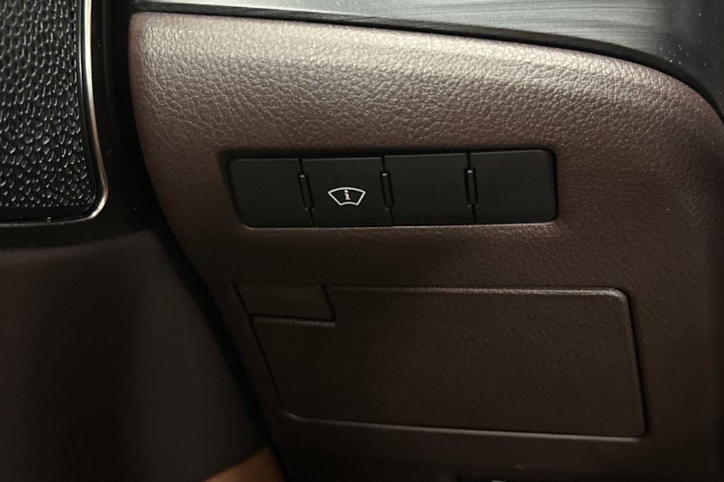 Thumbnail: 2021 Lexus ES - 33