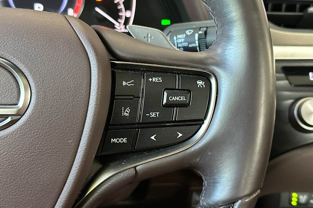 Thumbnail: 2021 Lexus ES - 31