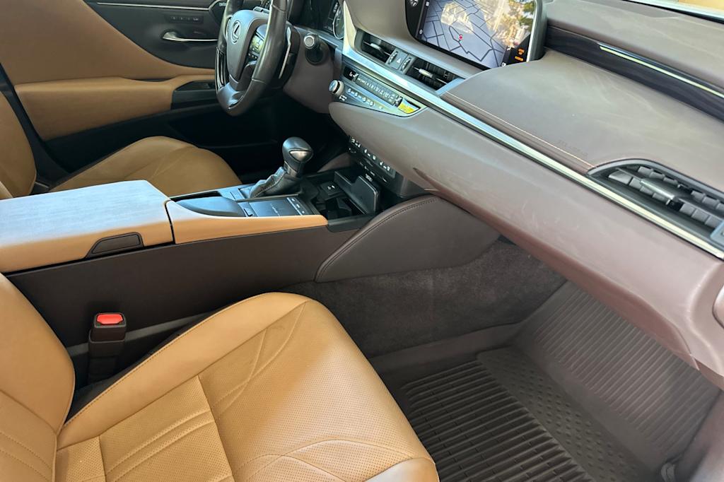 Thumbnail: 2021 Lexus ES - 12