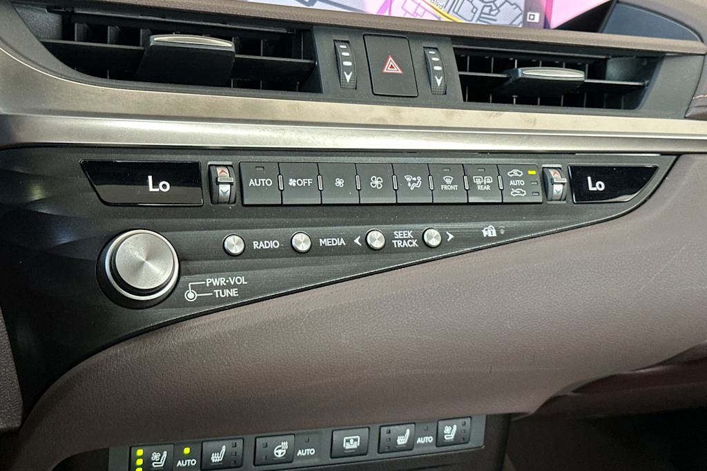 Thumbnail: 2021 Lexus ES - 27