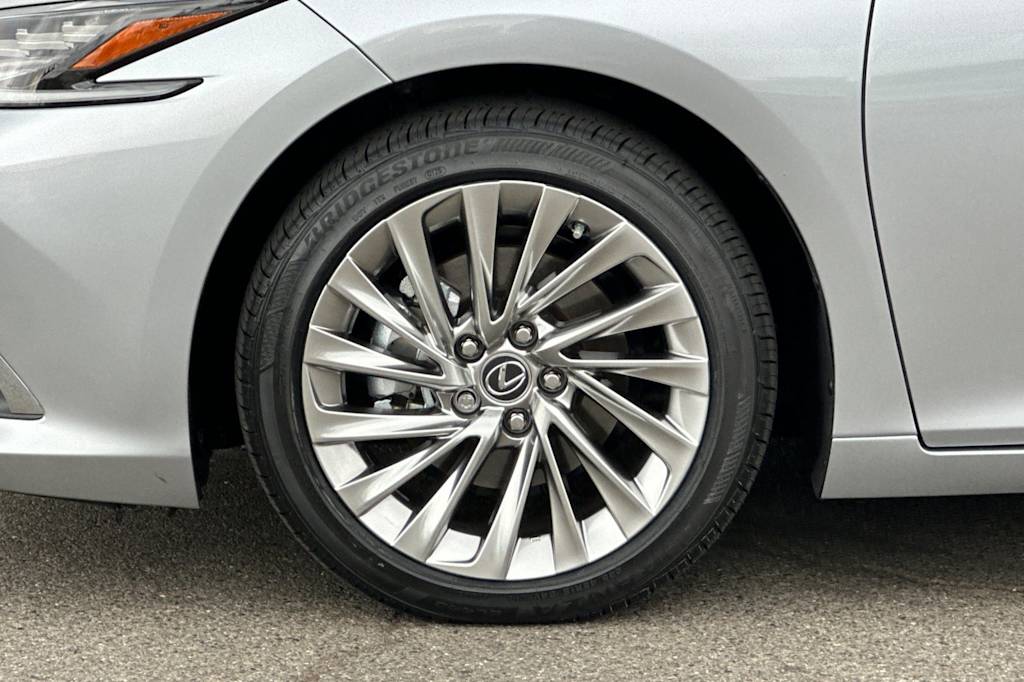 Thumbnail: 2023 Lexus ES - 8