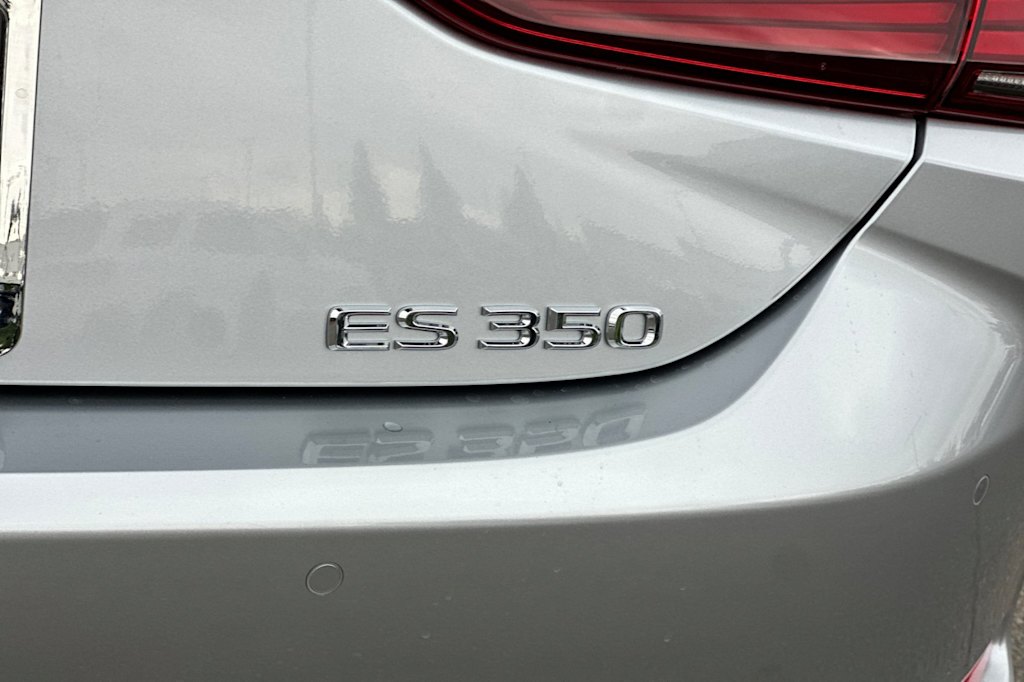 Thumbnail: 2023 Lexus ES - 33