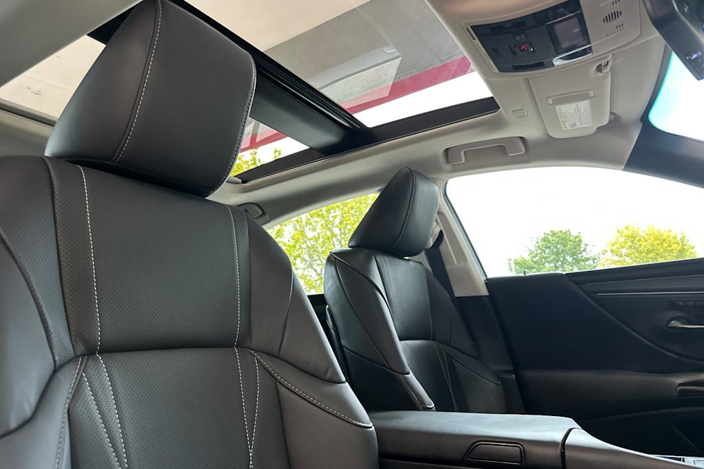Thumbnail: 2023 Lexus ES - 10