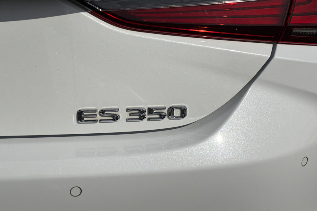 Thumbnail: 2020 Lexus ES - 34