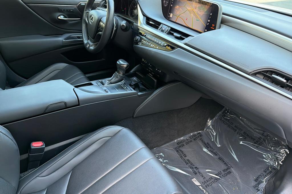 Thumbnail: 2020 Lexus ES - 12