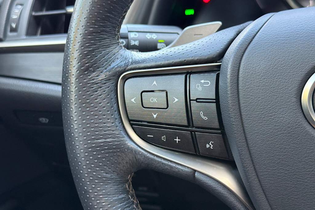 Thumbnail: 2020 Lexus ES - 30