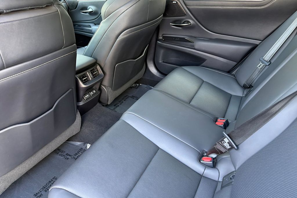 Thumbnail: 2020 Lexus ES - 10