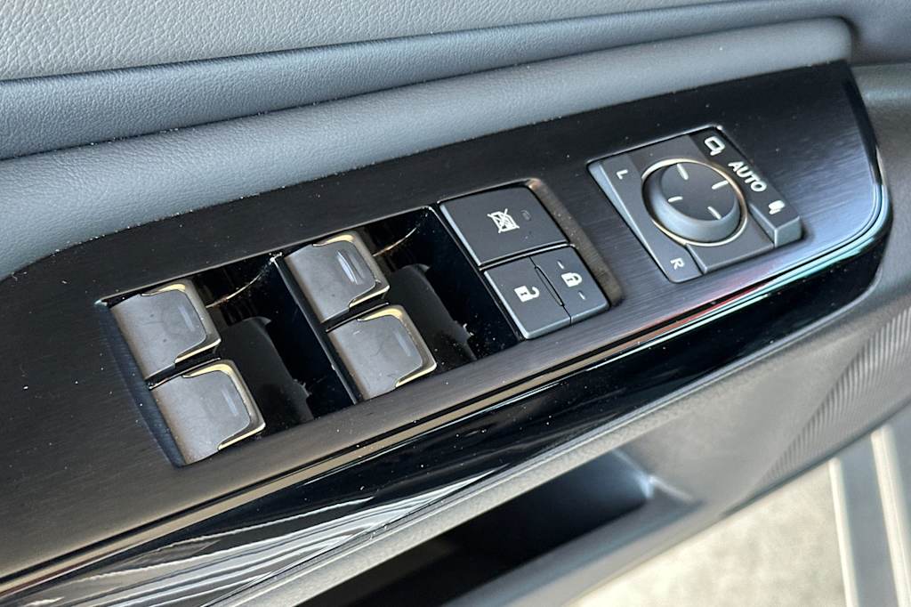 Thumbnail: 2023 Lexus ES - 21