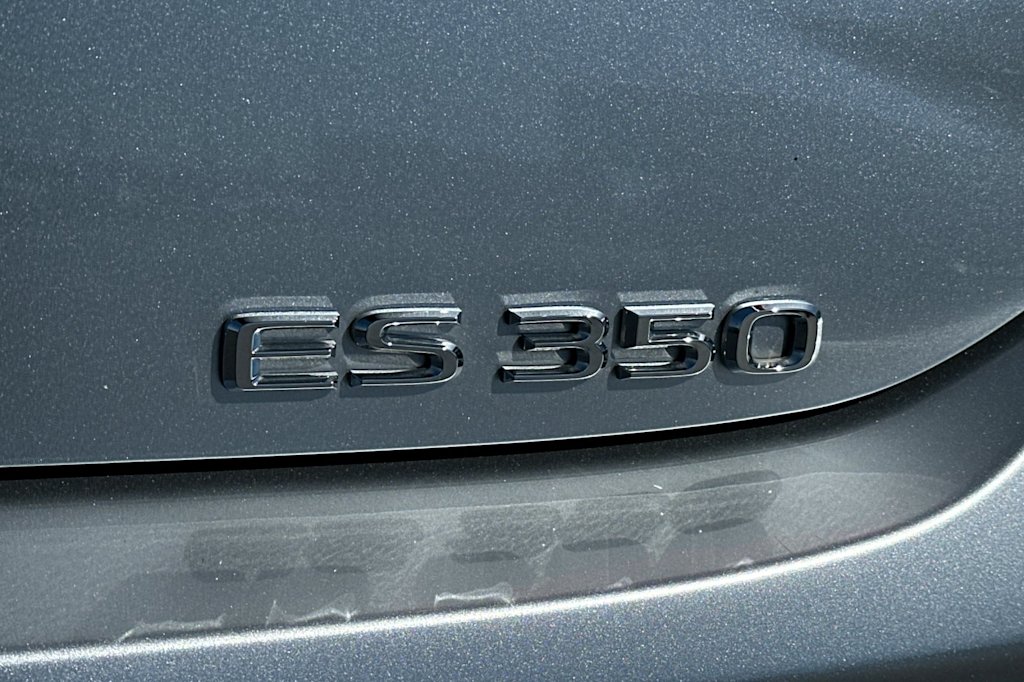 Thumbnail: 2023 Lexus ES - 7