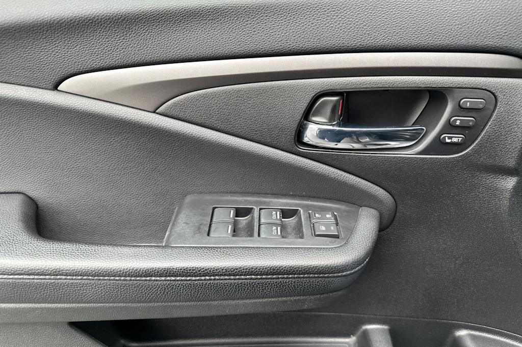 Thumbnail: 2019 Honda Pilot - 23