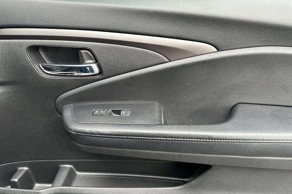 Thumbnail: 2019 Honda Pilot - 27