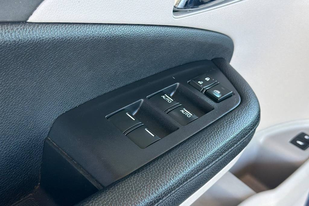 Thumbnail: 2019 Honda Pilot - 21