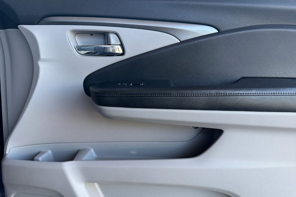 Thumbnail: 2019 Honda Pilot - 25