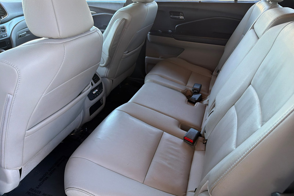 Thumbnail: 2019 Honda Pilot - 9