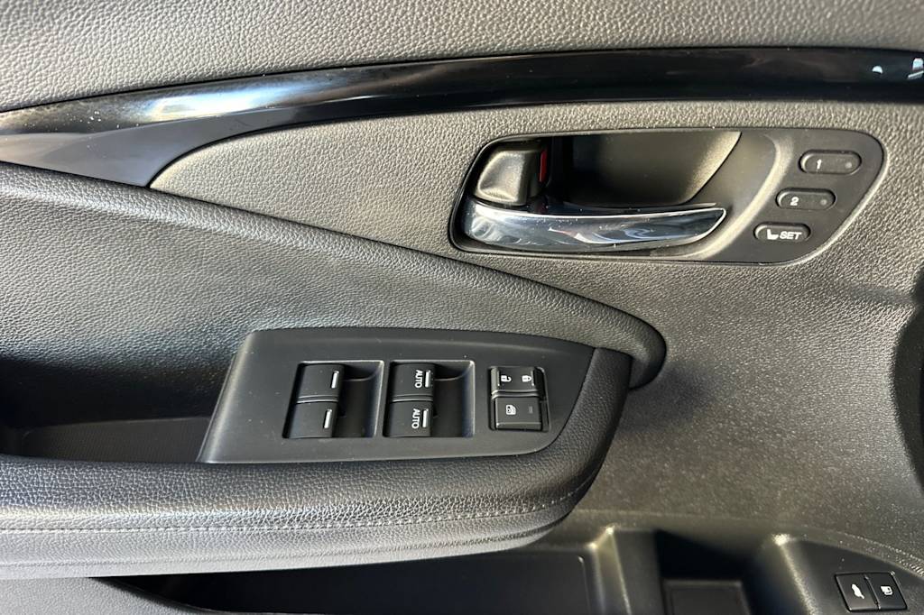 Thumbnail: 2019 Honda Pilot - 22