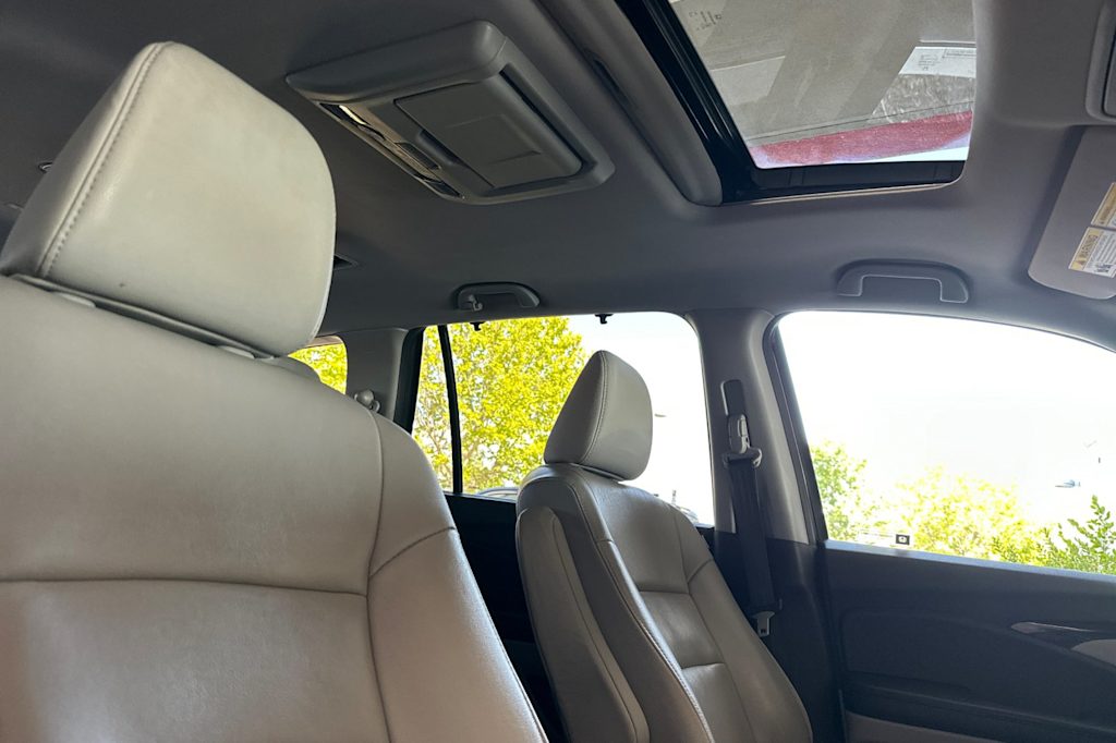 Thumbnail: 2017 Honda Pilot - 24