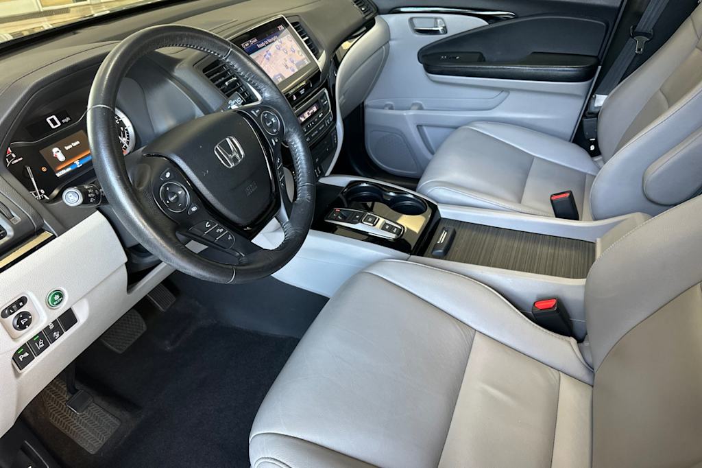 Thumbnail: 2017 Honda Pilot - 9