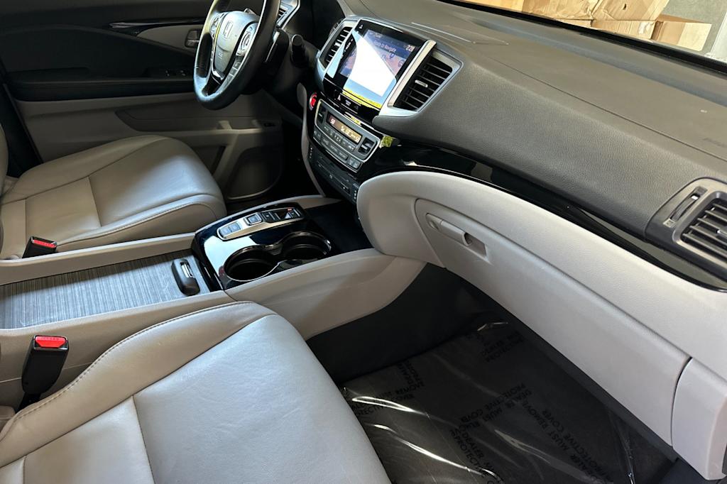 Thumbnail: 2017 Honda Pilot - 11